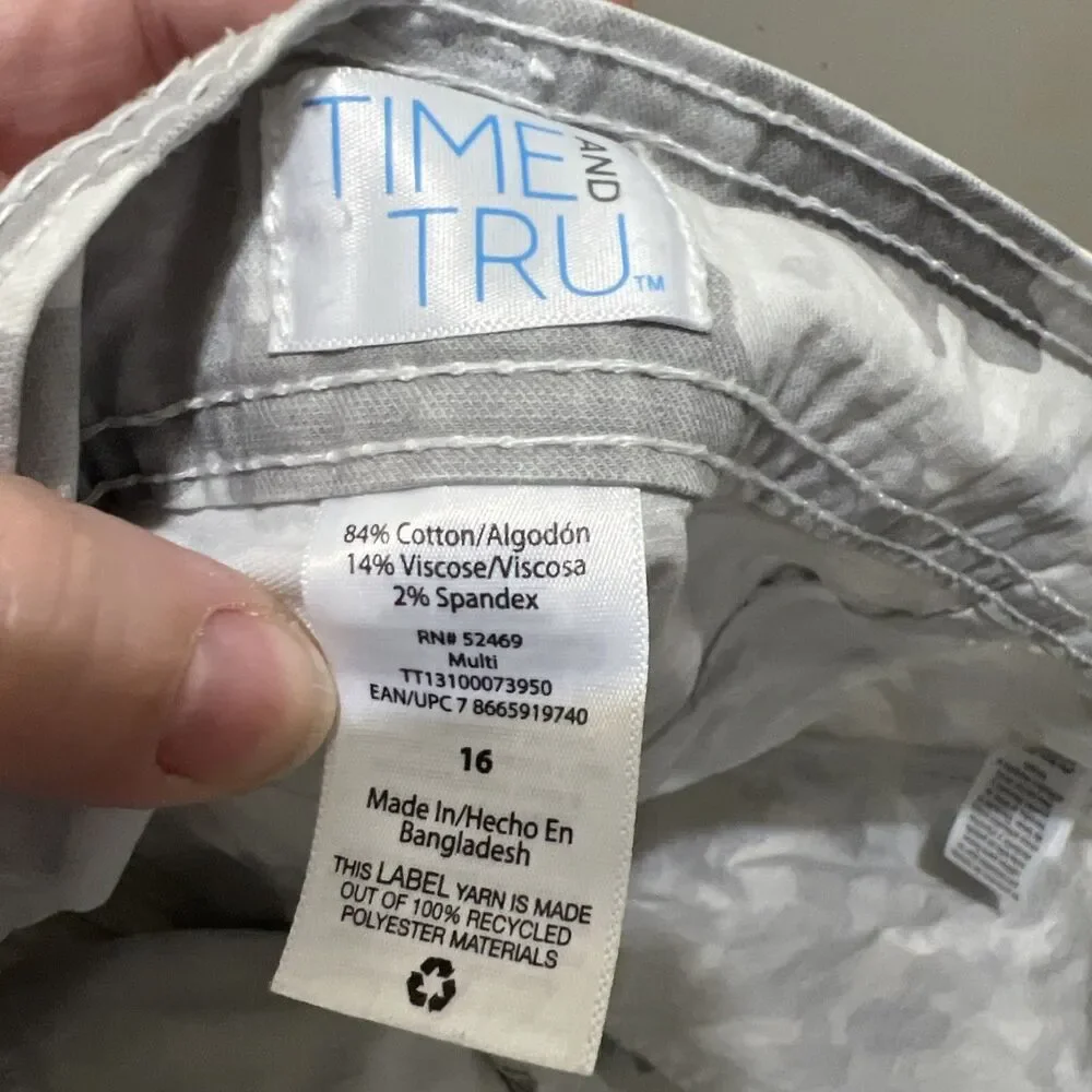 Time and Tru Mid-Rise Gray Camouflage Shorts Elastic Waistband Size 16 Preowned